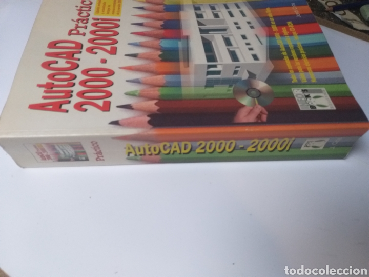 Libros de segunda mano: Inform&aacute;tica . AutoCAD pr&aacute;ctico 2000-2001 Jordi Cros - Foto 2