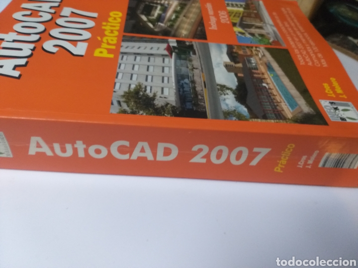 Libros de segunda mano: Inform&aacute;tica . Autocad 2007 pr&aacute;ctico Jordi Cros Josep Molero - Foto 4