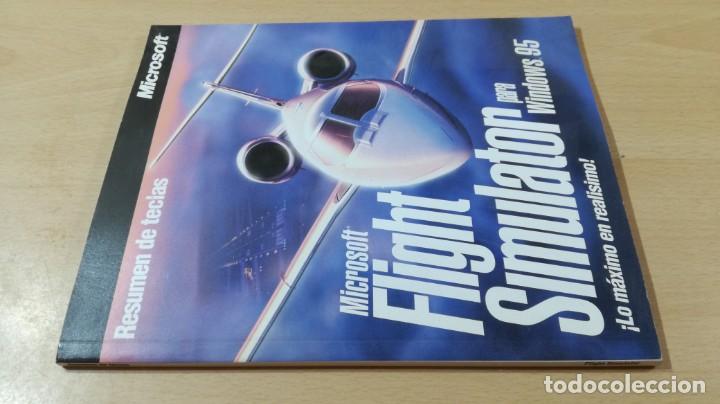 Libros de segunda mano: MIRCROSOFT RESUMEN DE TECLAS FLIGHT SIMULATOR WINDONS 95 ESQ107 - Foto 1