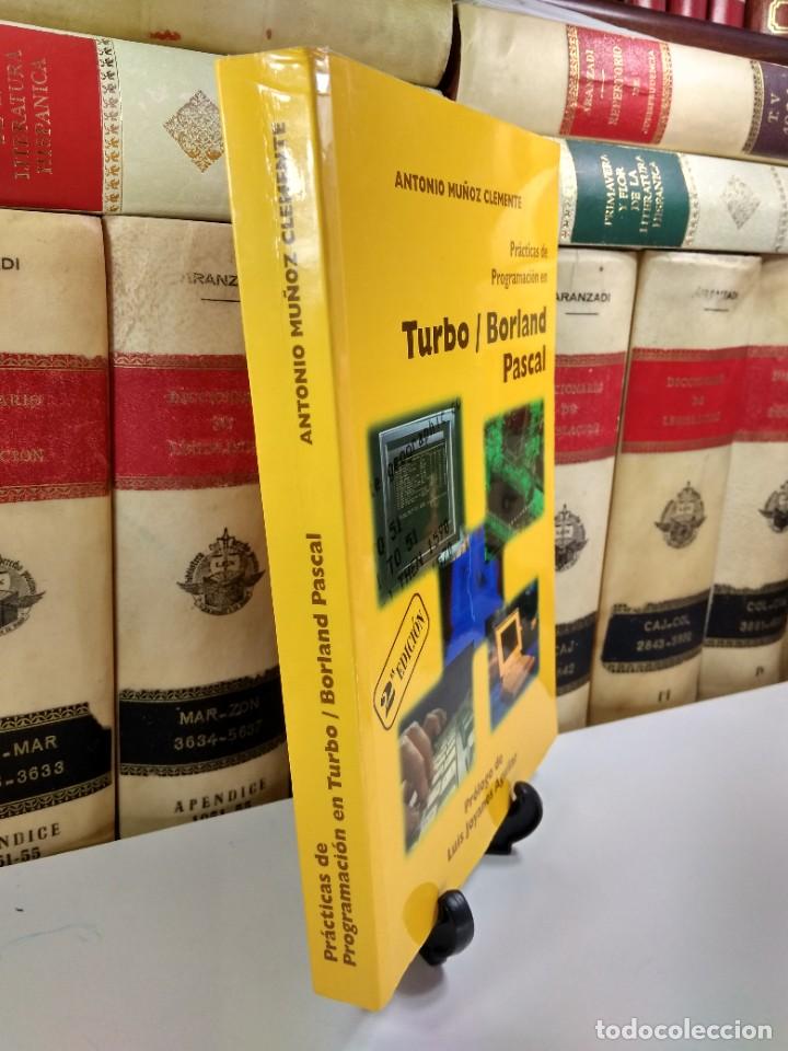 Libros de segunda mano: PR&Aacute;CTICAS DE PROGRAMACI&Oacute;N EN TURBO / BORLAND PASCAL. MU&Ntilde;OZ CLEMENTE, Antonio. ISBN 8493005509 - Foto 1