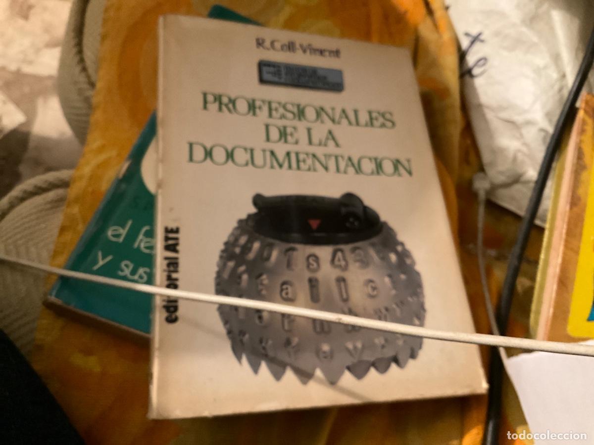 Libros de segunda mano: Profesionales de la documentaci&oacute;n.- Coll-Vinent, Roberto informatica 1982 - Foto 1