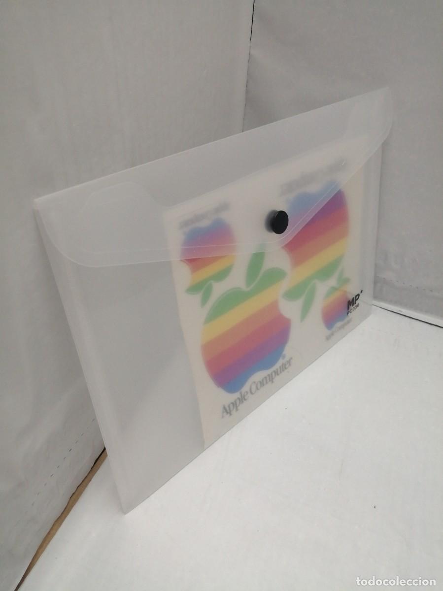 Libros de segunda mano: L&aacute;mina con Pegatinas A&ntilde;os 90 de Apple Computer (Completa con sus 4 pegatinas) - Foto 2