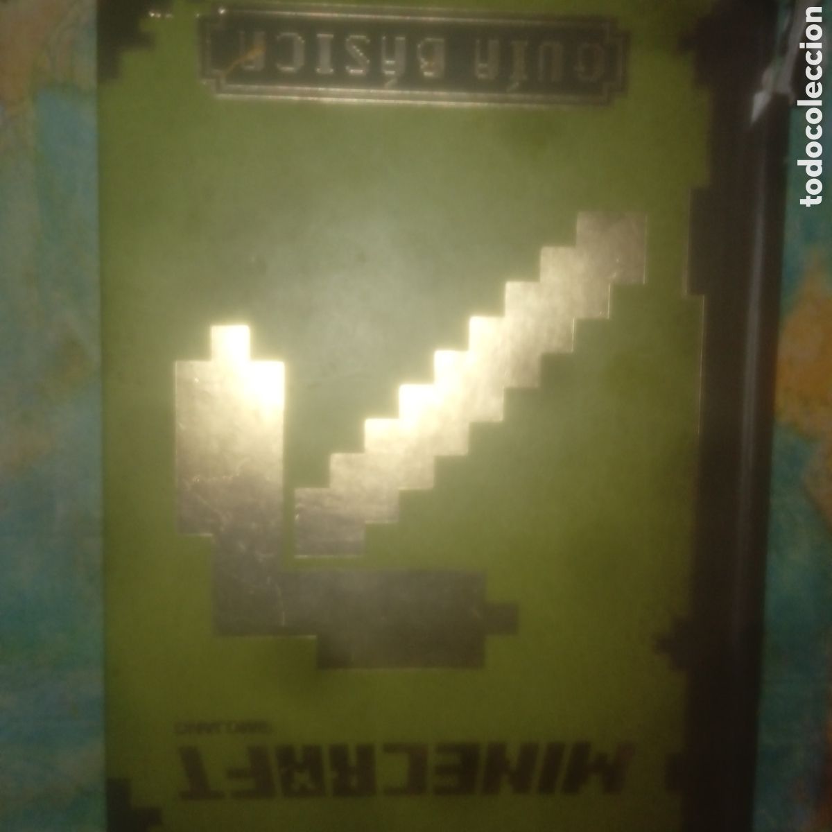 Libros de segunda mano: Minicraft,guia b&aacute;sica,da&ntilde;ado el lado izquierdo - Foto 1