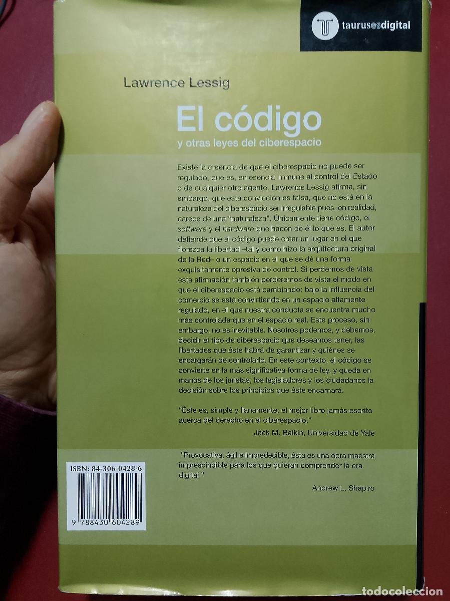 Libros de segunda mano: Lawrence Lessig: El c&oacute;digo y otras leyes del ciberespacio (Taurus. 2001) - Foto 2