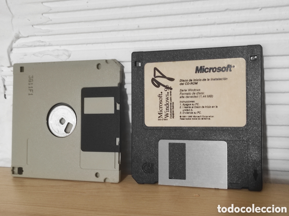 Libros de segunda mano: Disco de instalaci&oacute;n Windows Microsoft 98 - Foto 1