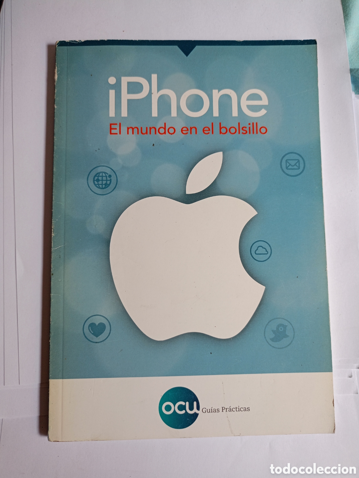 Libros de segunda mano: OCU (Organizaci&oacute;n de Consumidores y Usuarios) titulado &rdquo;iPhone: El mundo en el bolsillo&rdquo;.