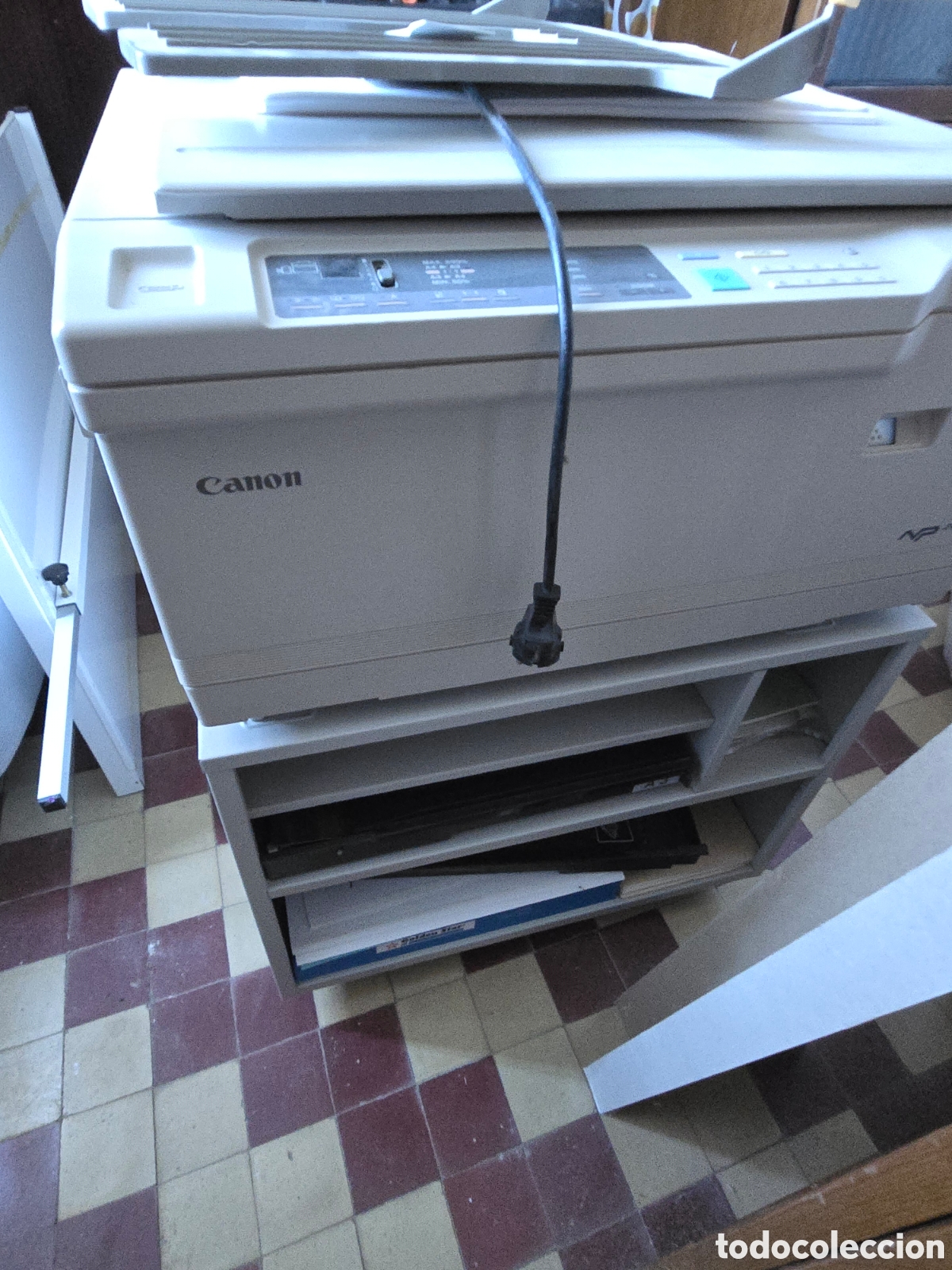 Libros de segunda mano: Fotocopiadora con mueble marca Canon
