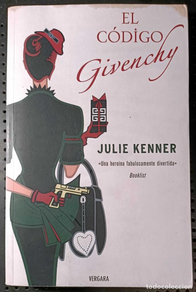 Libros de segunda mano: LIBRO: El C&oacute;digo Givenchy, Julie Kenner, 2006 - Foto 1