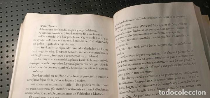 Libros de segunda mano: LIBRO: El C&oacute;digo Givenchy, Julie Kenner, 2006 - Foto 6