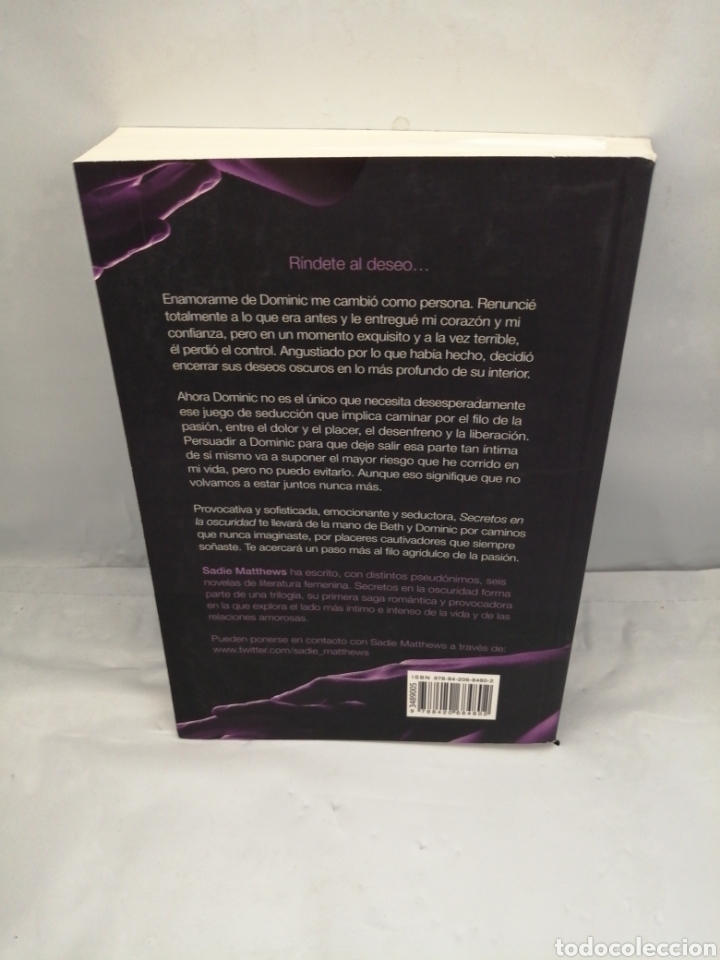 Libros de segunda mano: SECRETOS EN LA OSCURIDAD. - Foto 2