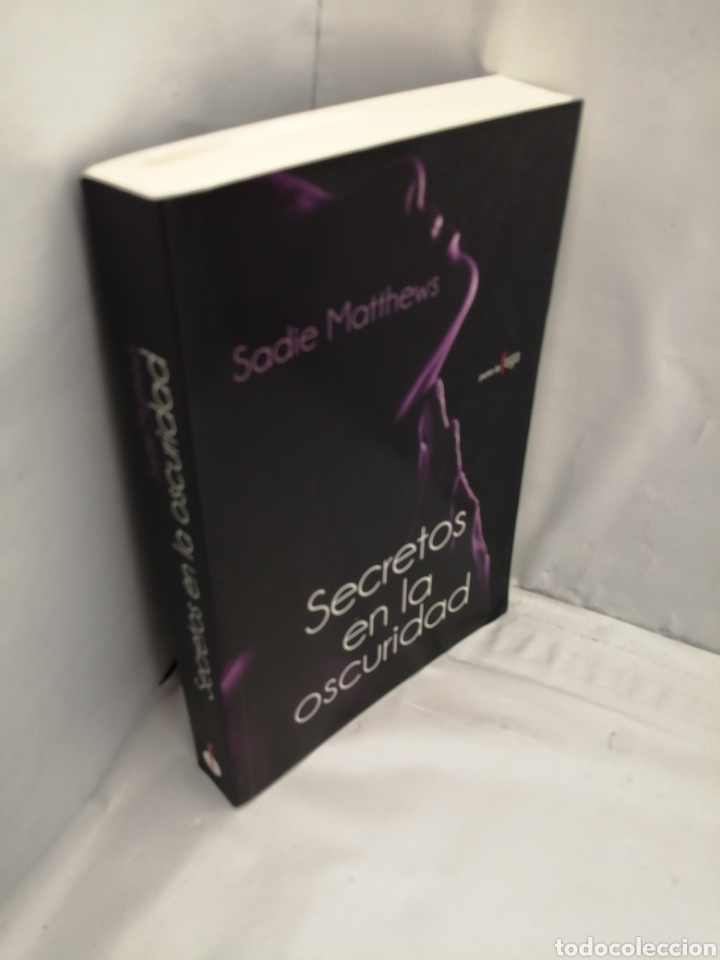 Libros de segunda mano: SECRETOS EN LA OSCURIDAD. - Foto 3
