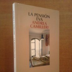 Libros de segunda mano: ANDREA CAMILLERI - LA PENSIÓN EVA - NARRATIVA SALAMANDRA 2008 (1ª EDICIÓN). Lote 374266099