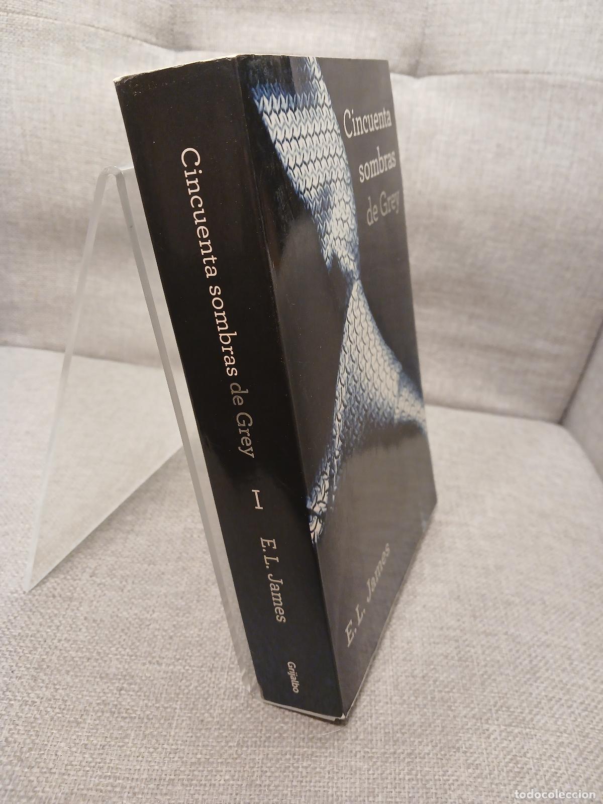 Libros de segunda mano: Cincuenta sombras de Grey - E. L. James - Foto 2