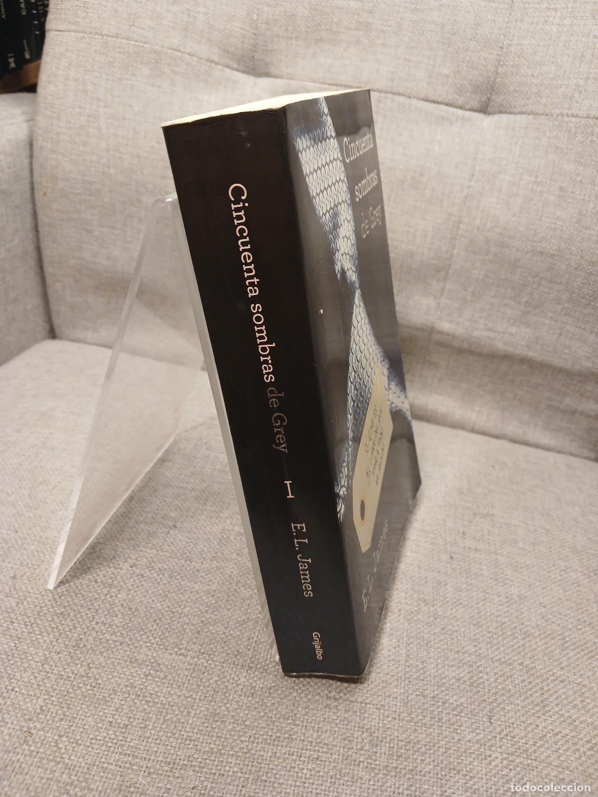 Libros de segunda mano: Cincuenta sombras de Grey - E. L. James - Foto 2