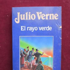 Libros de segunda mano: EL RAYO VERDE. JULIO VERNE. EDICIONES ORBIS, 1986. CON GRABADOS DE L. BENETT