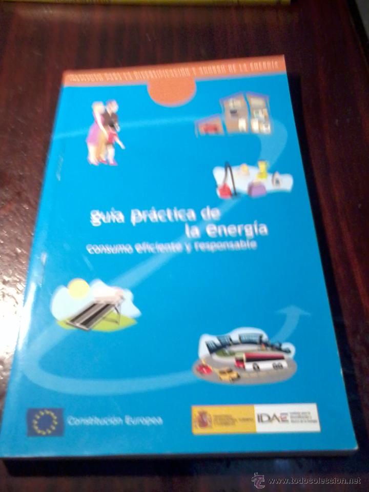 Libros de segunda mano: GU&Iacute;A PR&Aacute;CTICA DE LA ENERG&Iacute;A CONSUMO EFICIENTE Y RESPONSABLE. EST8B7 - Foto 1