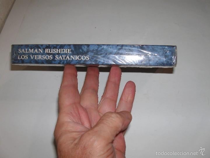 Libros de segunda mano: SALMAN RUSHDIE - LOS VERSOS SATANICOS - - Foto 3