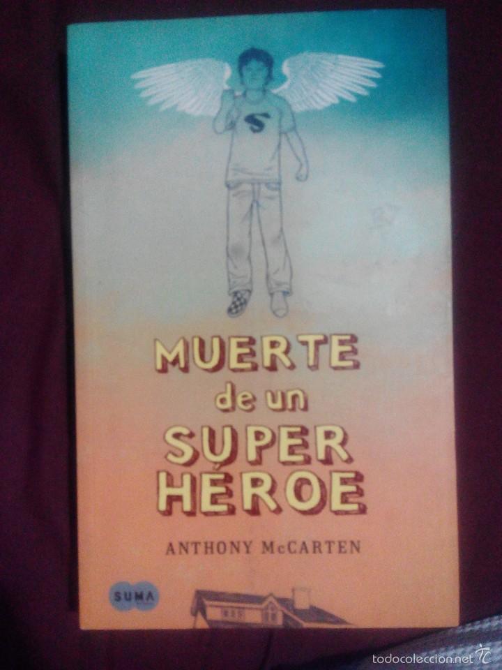 Libros de segunda mano: MUERTE DE UN SUPERHEROE ANTHONY MCCARTEN EDITORIAL SUMA - Foto 1