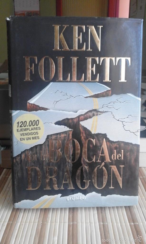 Libros de segunda mano: En la boca del drag&oacute;n - Ken Follett - Foto 1