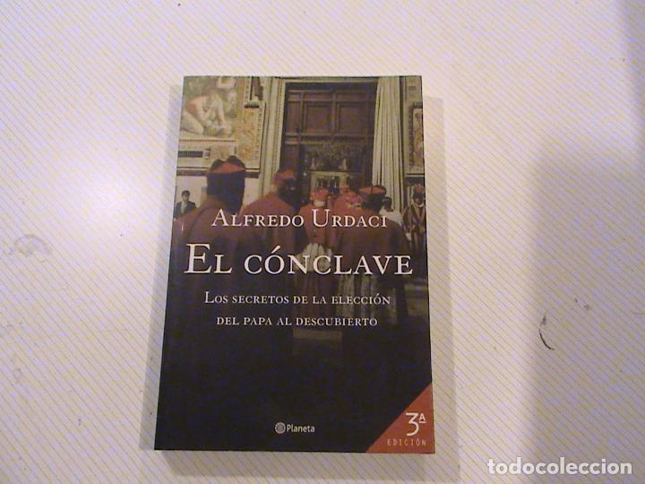 Libros de segunda mano: El c&oacute;nclave. (autor: Alfredo Urdaci) - Foto 1