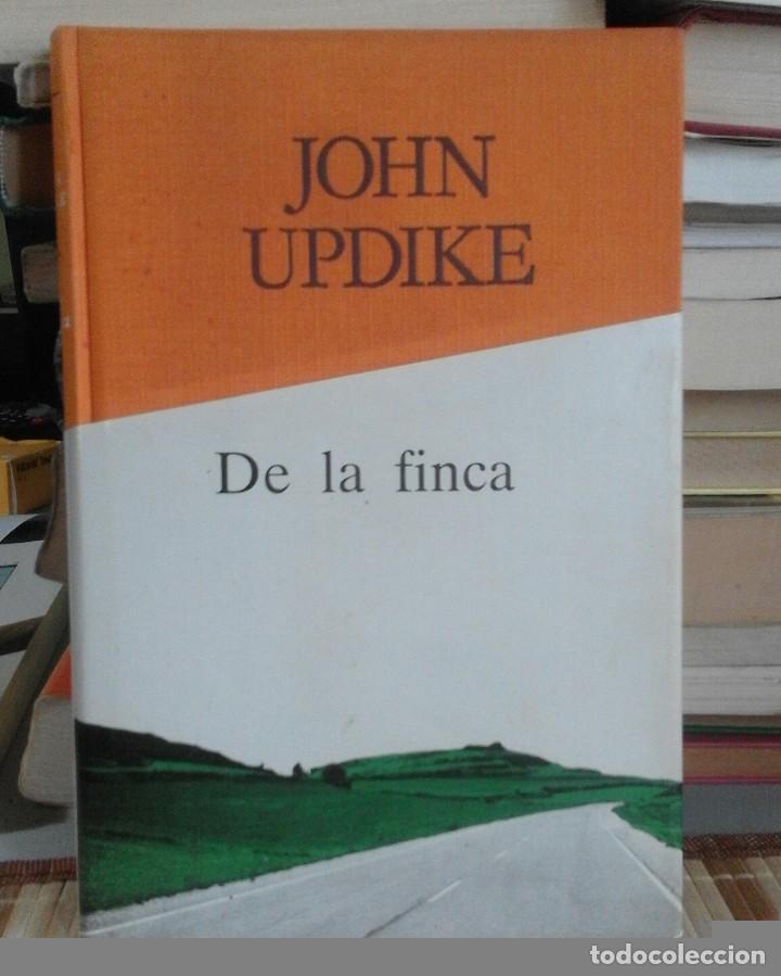 Libros de segunda mano: De la finca - John Updike - en catal&agrave; - Foto 1