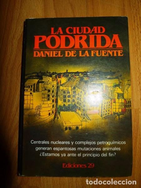 Libri di seconda mano: FUENTE TORR&Oacute;N, Daniel de la. La ciudad podrida