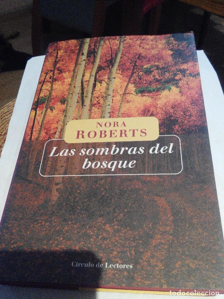 Libros de segunda mano: LAS SOMBRAS DEL BOSQUE - NORA ROBERTS - Foto 1
