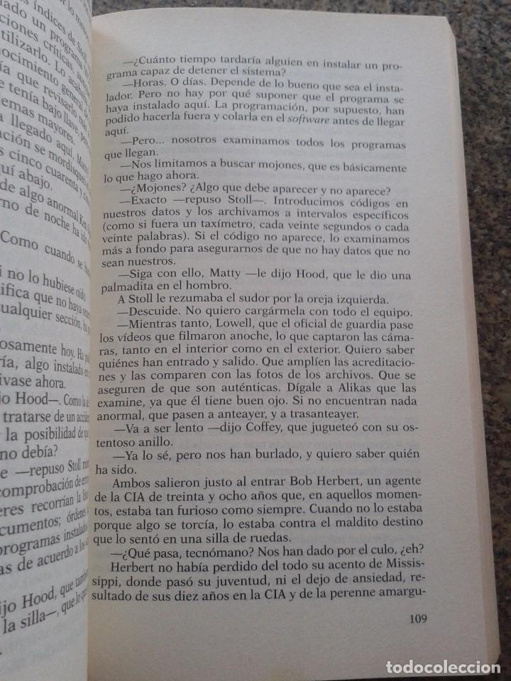 Libros de segunda mano: OP-CENTER - -TOM CLANCY -- PLANETA -- 2000 -- - Foto 2