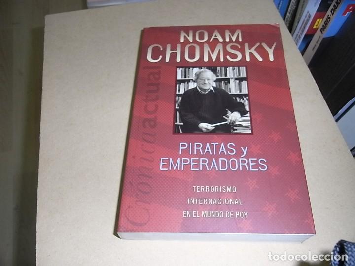 Libros de segunda mano: Noam Chomsky, Piratas y emperadores, Ediciones B - Foto 1