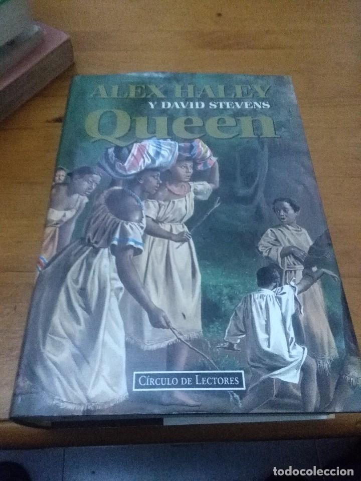 Libros de segunda mano: QUEEN. ALEX HALEY Y DAVID STEVENS. EST4B3 - Foto 1