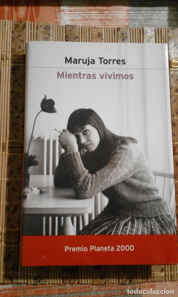 Libros de segunda mano: Mientras vivimos - Maruja Torres - Foto 1