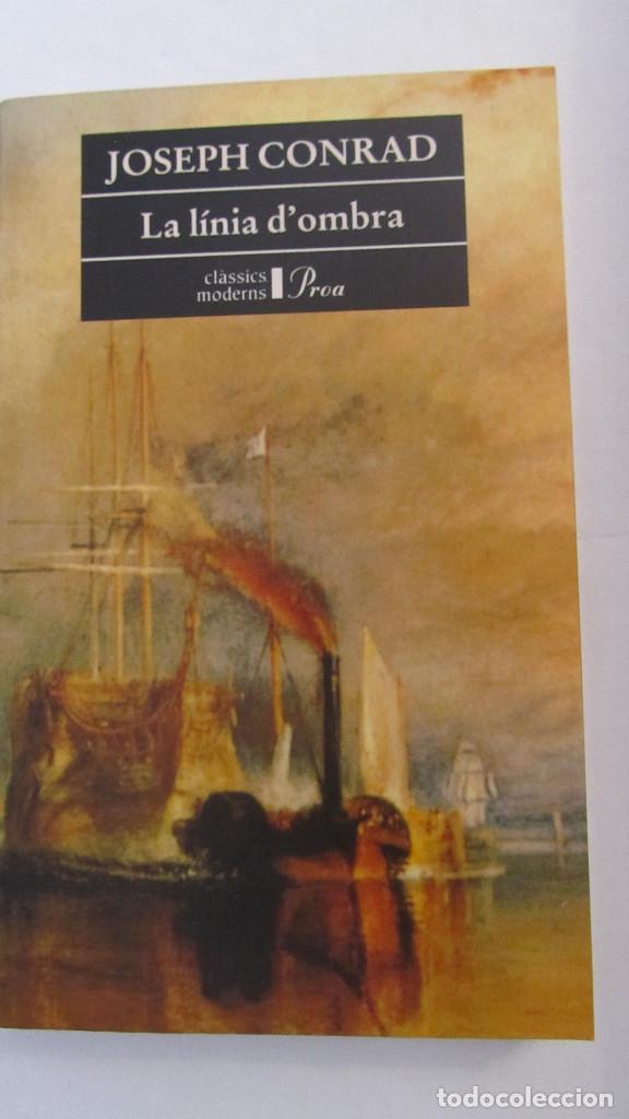Libros de segunda mano: LA L&Iacute;NIA D&acute;OMBRA DE JOSEPH CONRAD (PROA) - Foto 1