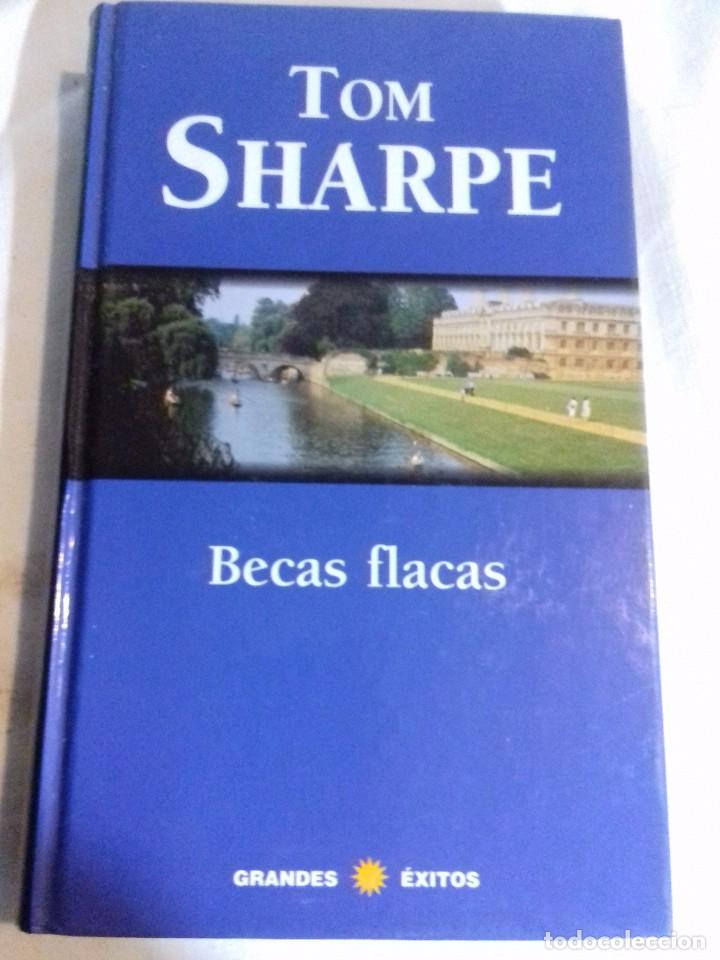 Libros de segunda mano: BECAS FLACAS - Tom Sharpe. Grandes exitos. - Foto 1