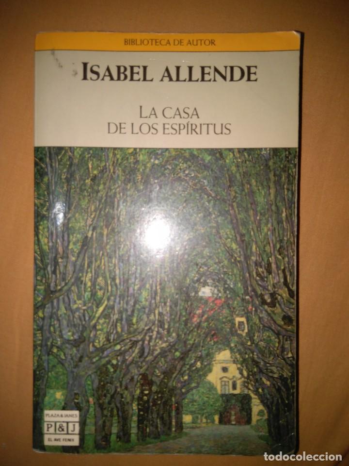 Libros de segunda mano: ISABEL ALLENDE LA CASA DE LOS ESPIRITUS - Foto 1