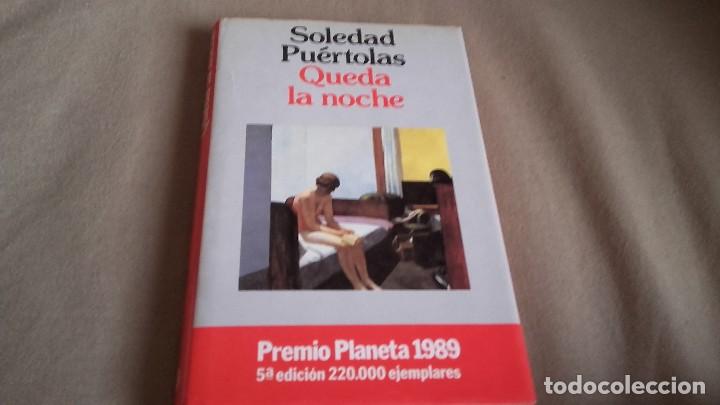 Libros de segunda mano: SOLEDAD PU&Eacute;RTOLAS, QUEDA LA NOCHE, - Foto 1