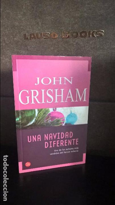 Libros de segunda mano: UNA NAVIDAD DIFERENTE. JOHN GRISHAM. - Foto 1
