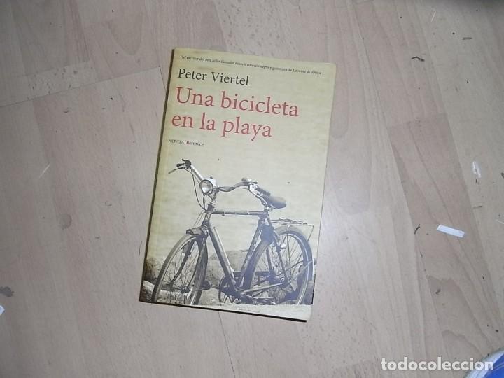 Libros de segunda mano: Peter Viertel, Una bicicleta en la playa, Ed. B - Foto 1