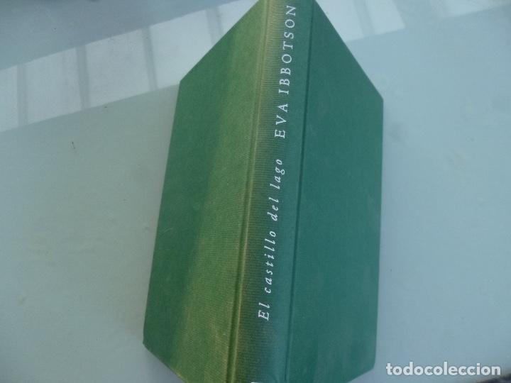 Libros de segunda mano: El CASTILLO DEL LAGO. EVA IBBOTSON. - Foto 2