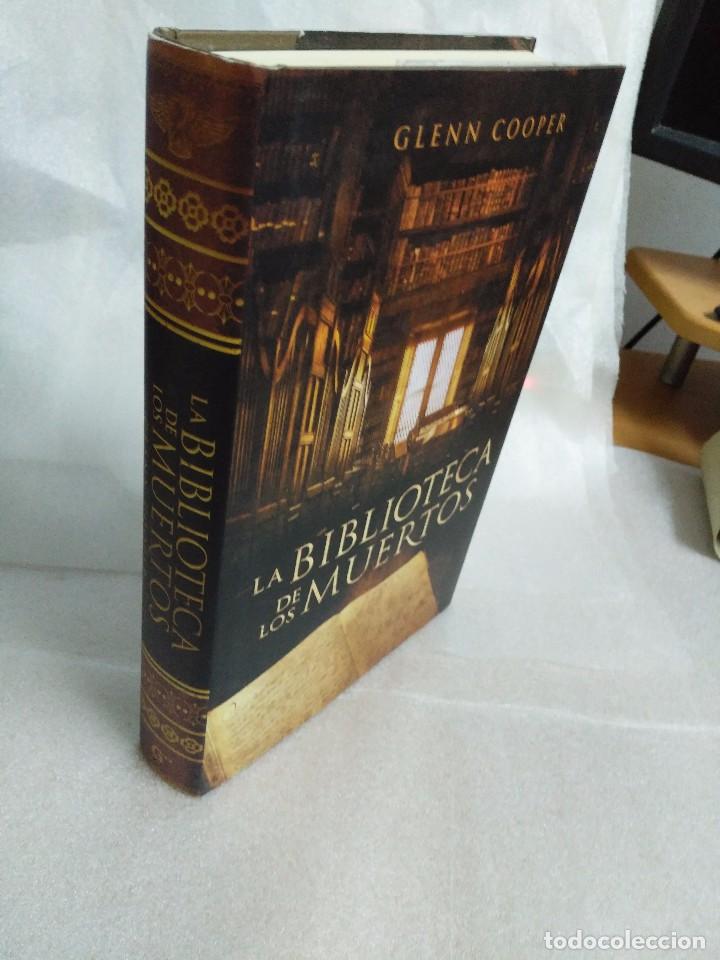 Libros de segunda mano: LA BIBLIOTECA DE LOS MUERTOS GLENN COOPER - Foto 2