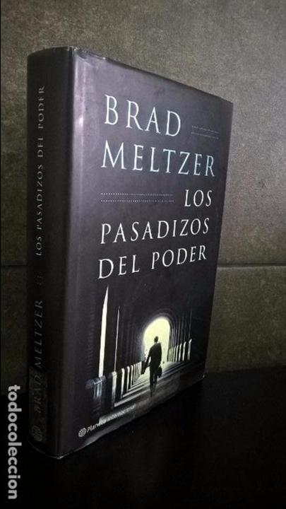 Libros de segunda mano: LOS PASADIZOS DEL PODER. BRAD MELTZER. - Foto 1