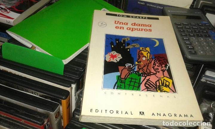 Libros de segunda mano: una dama en apuros tom sharpe - Foto 1