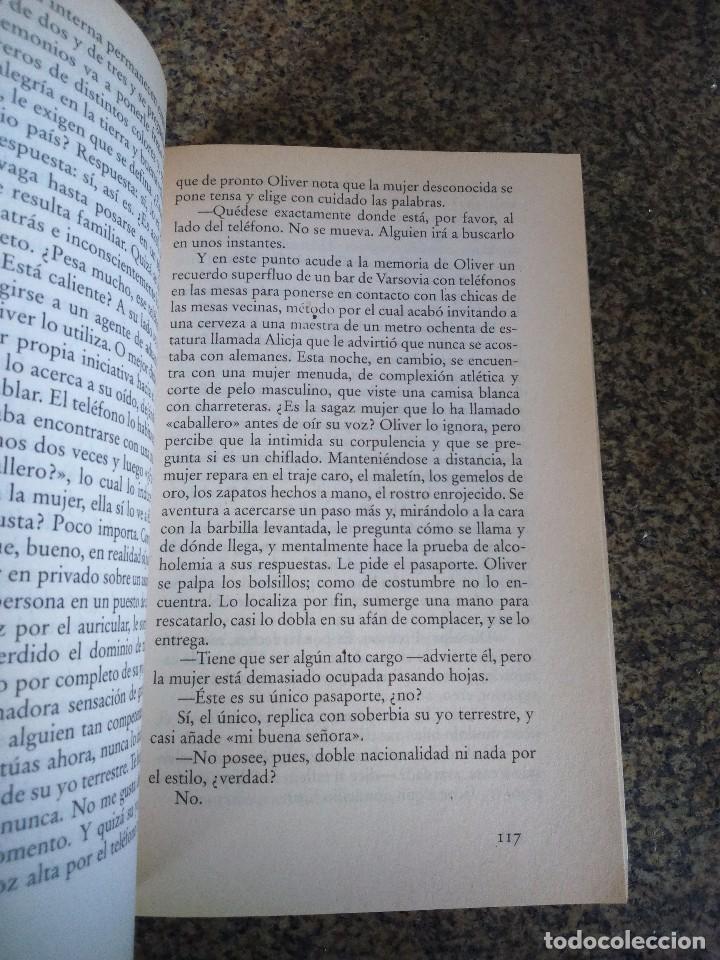 Libros de segunda mano: SINGLE & SINGLE -- JOHN LE CARRE -- DEBOLSILLO - 2001 -- - Foto 2