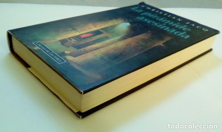 Libros de segunda mano: LA PIR&Aacute;MIDE ASESINADA - Foto 2