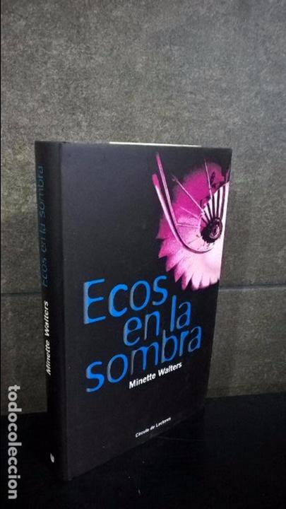 Libros de segunda mano: ECOS EN LA SOMBRA. MINETTE WALTERS. - Foto 1