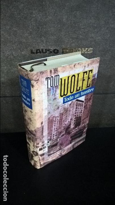 Libros de segunda mano: TODO UN HOMBRE. TOM WOLFE - Foto 1