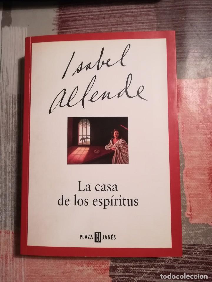 Libros de segunda mano: La casa de los esp&iacute;ritus - Isabel Allende - Foto 1