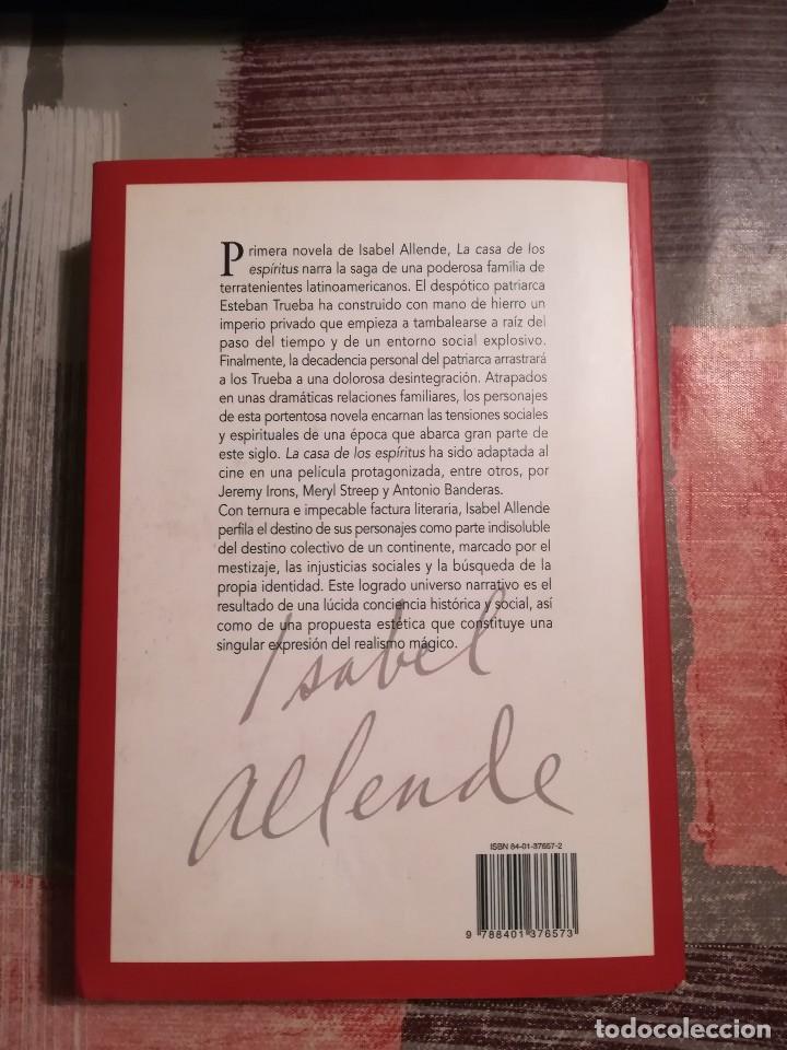 Libros de segunda mano: La casa de los esp&iacute;ritus - Isabel Allende - Foto 2