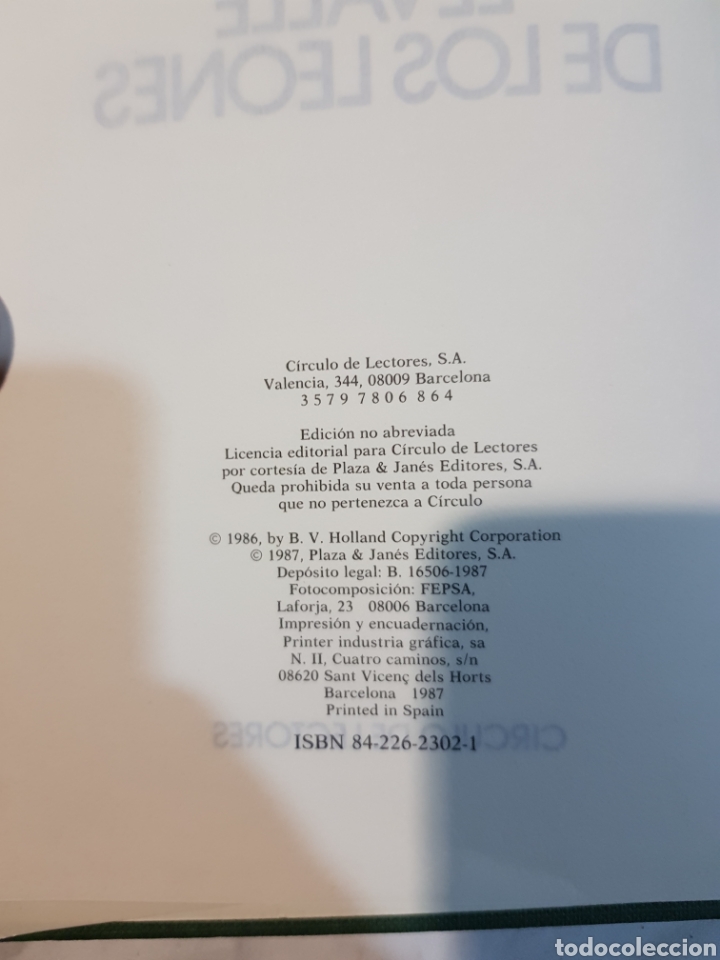 Libros de segunda mano: El valle de Los Leones Ken Follet - Foto 2