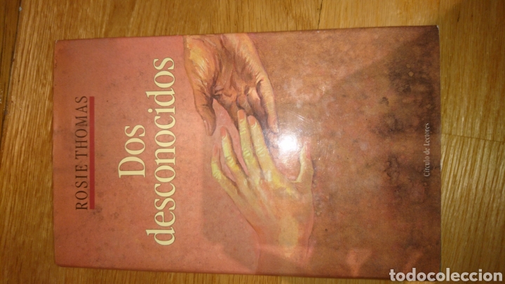 Libros de segunda mano: Rosie Thomas dos desconocidos - Foto 1