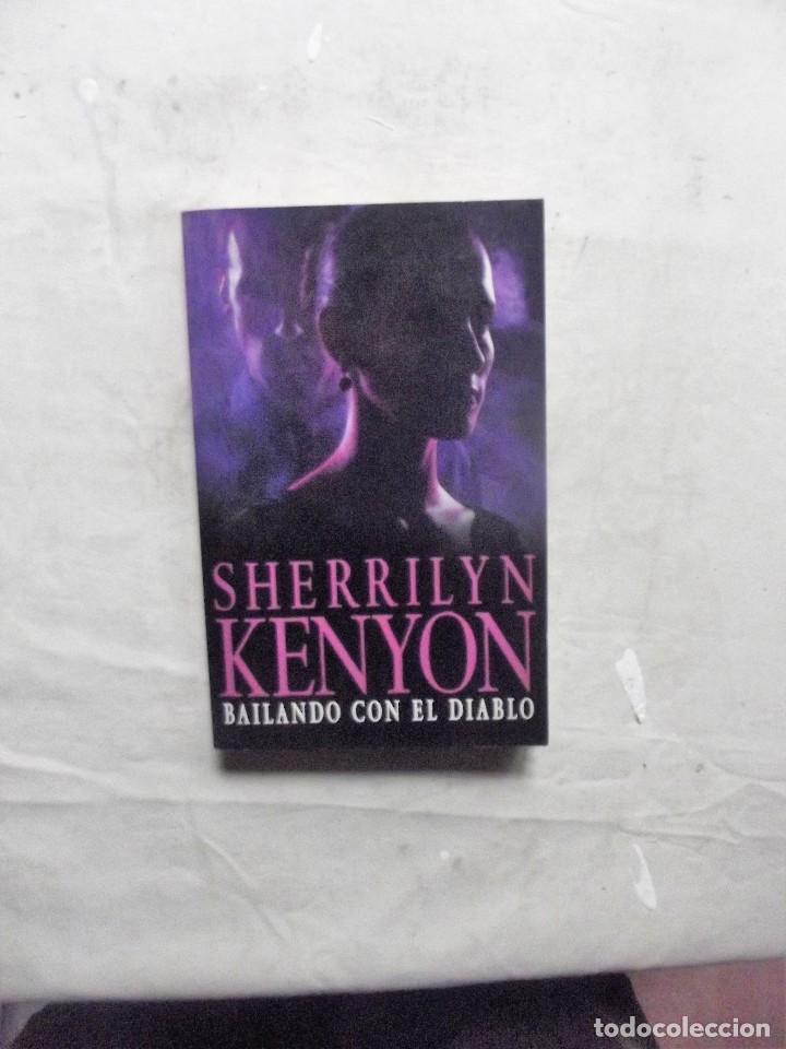 Libros de segunda mano: BAILANDO CON EL DIABLO DE SHERRILYN KENION